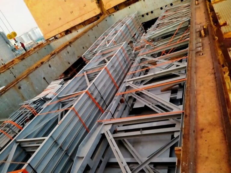 Seaport / Onboard Lashing Services